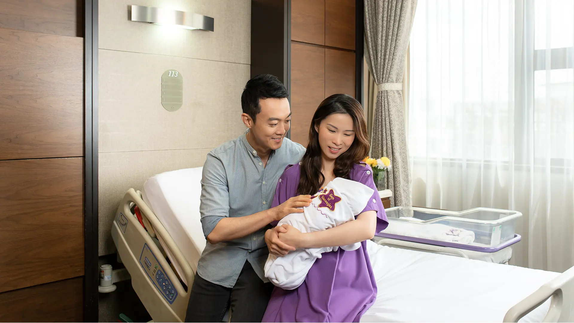 Maternity couple welcoming their baby in a comfortable and spacious maternity room